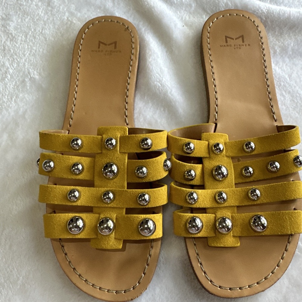 Marc‎ Fisher Sandanl's Women Size 8 Yellow Flat Suede